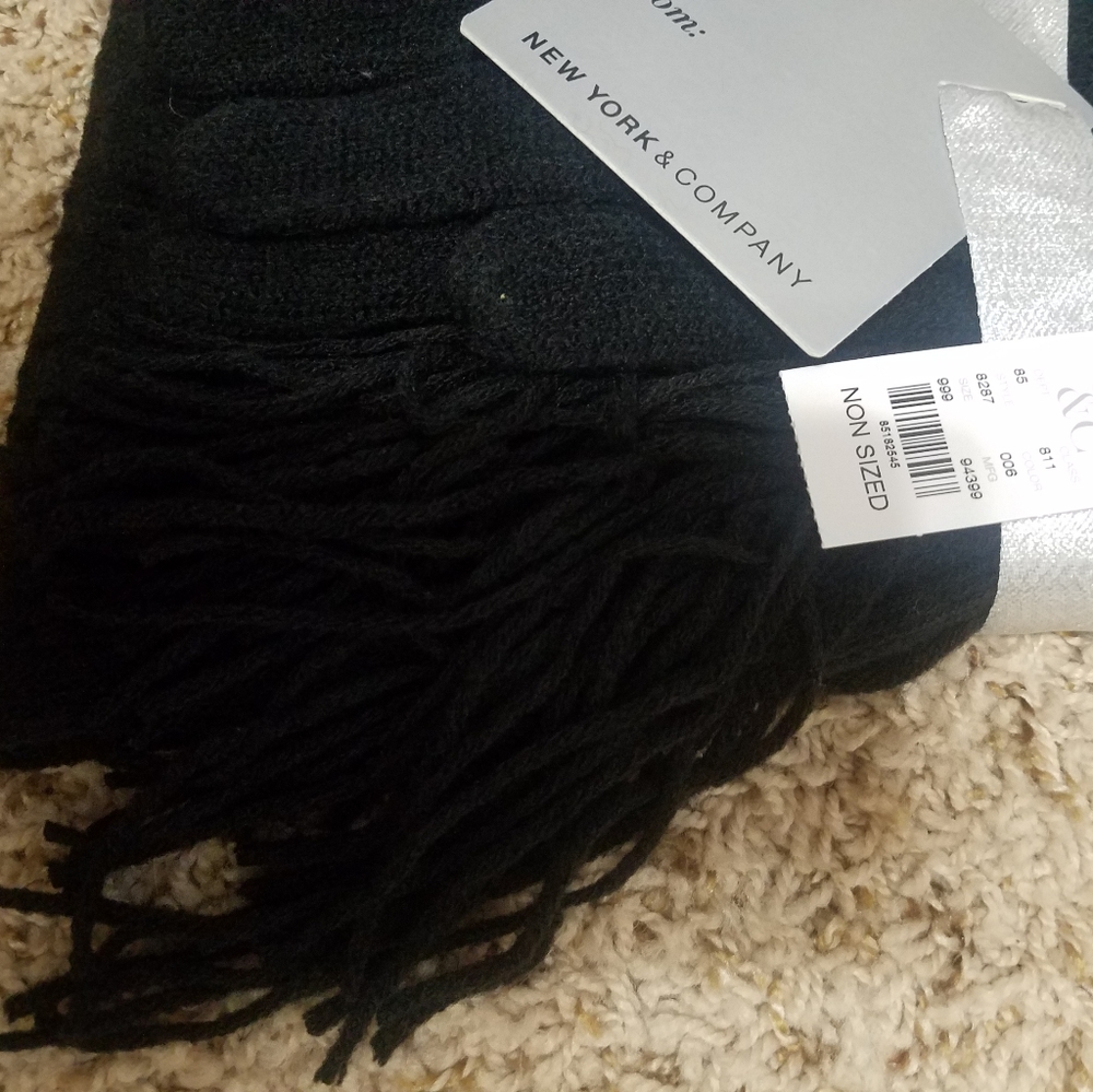 NEW New York & Co Black Gloves and Scarf Set - Picture 4 of 4